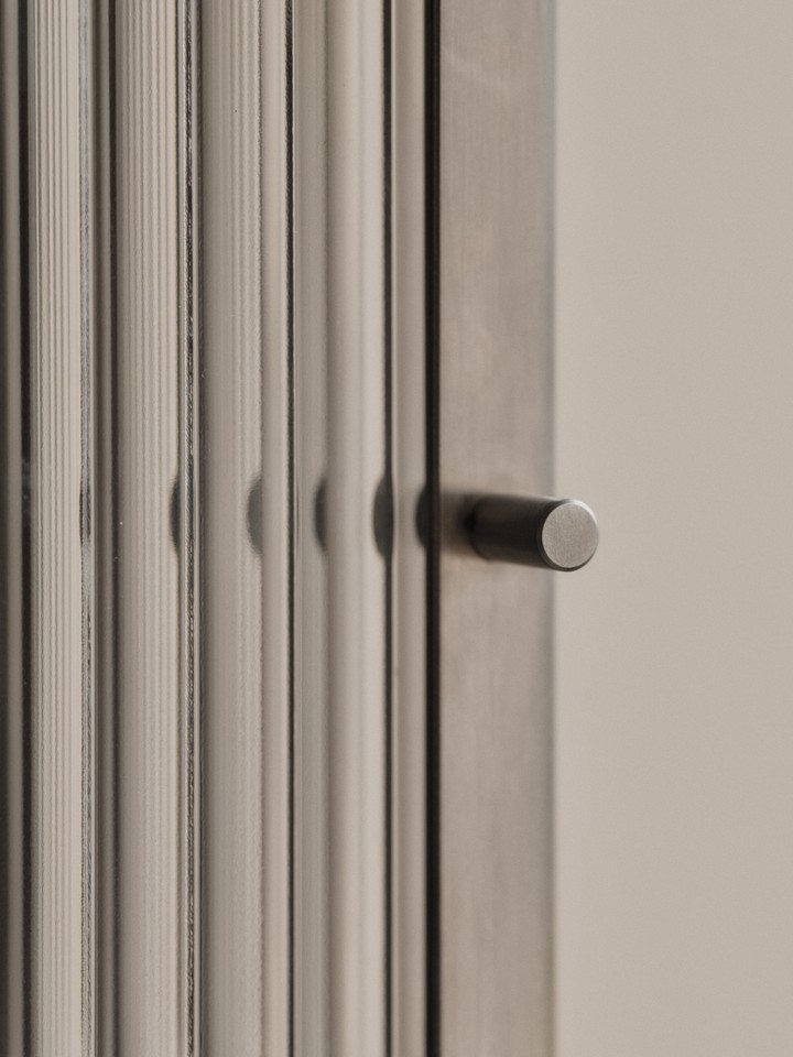 ferm living Haze Wandschrank gebürsteter Edelstahl
