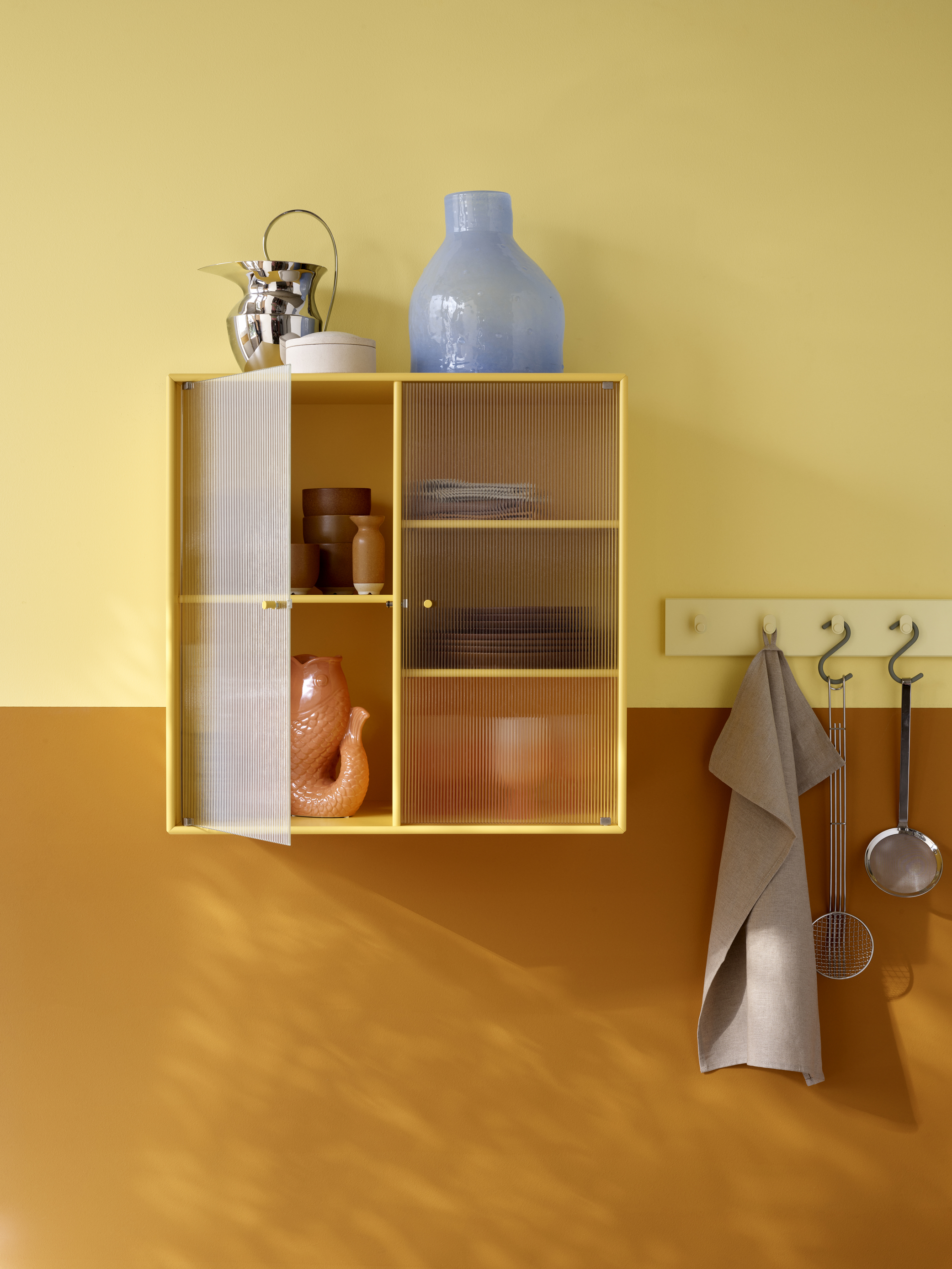 Montana Ripple II Vitrinenschrank