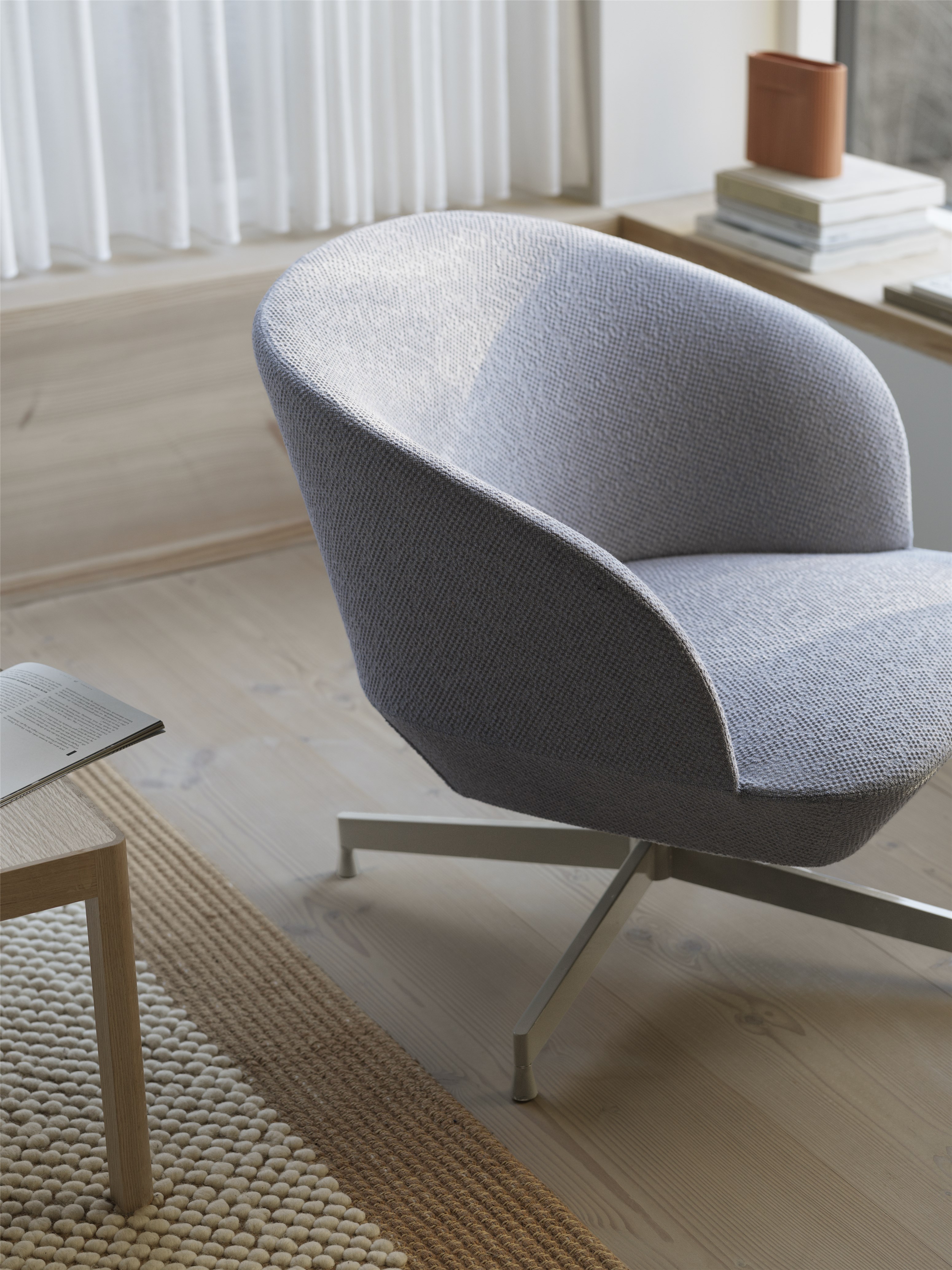 muuto Oslo Lounge Chair Svivel Base