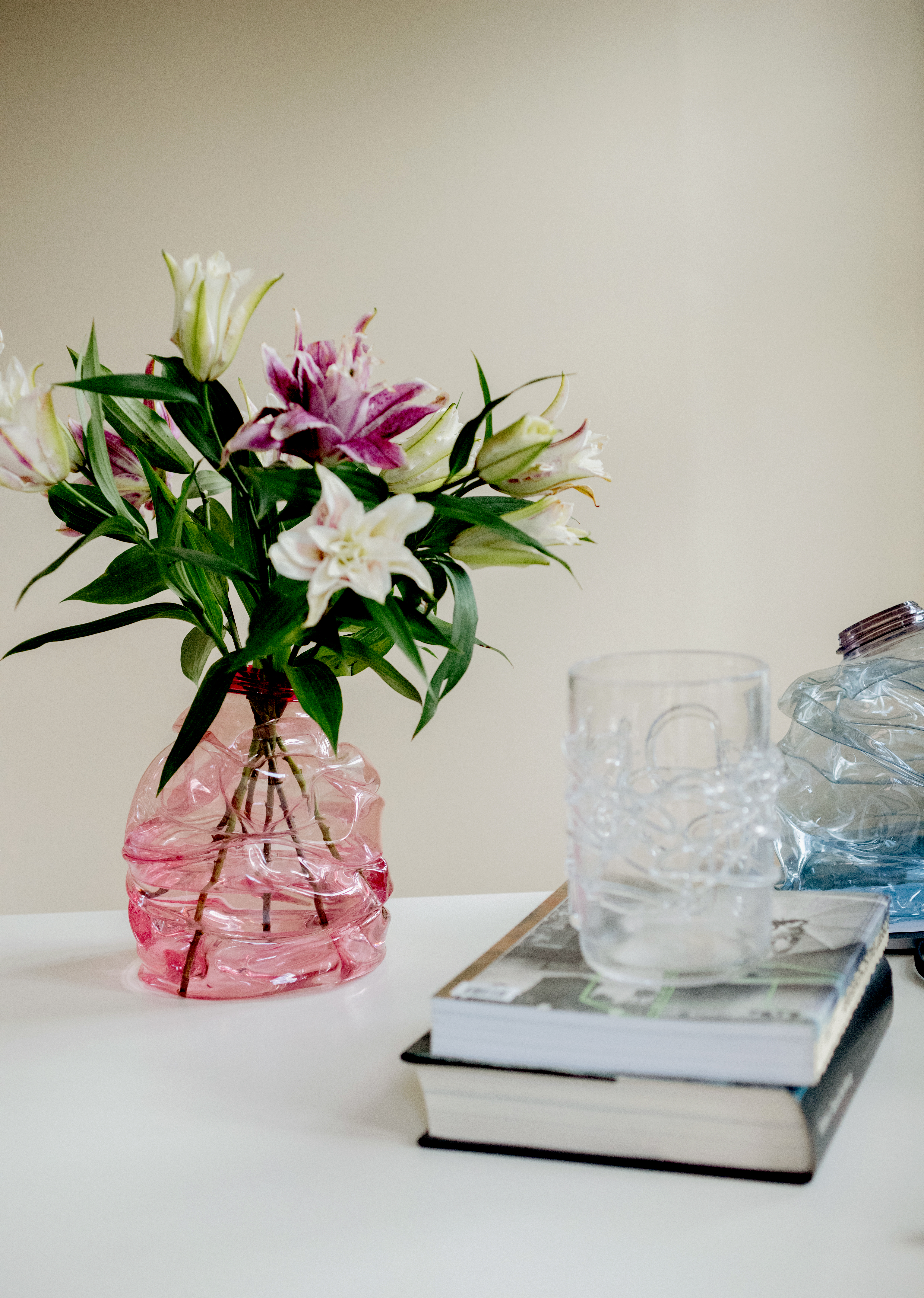 Niko June Vase Eros Torso Hue Pink