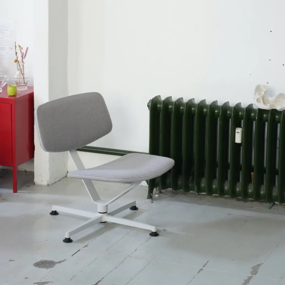 raawii Arba Lounge Chair | Upholstered Kvadrat re-wool - Light grey base / Kvadrat re-wool 0108 grey fabric