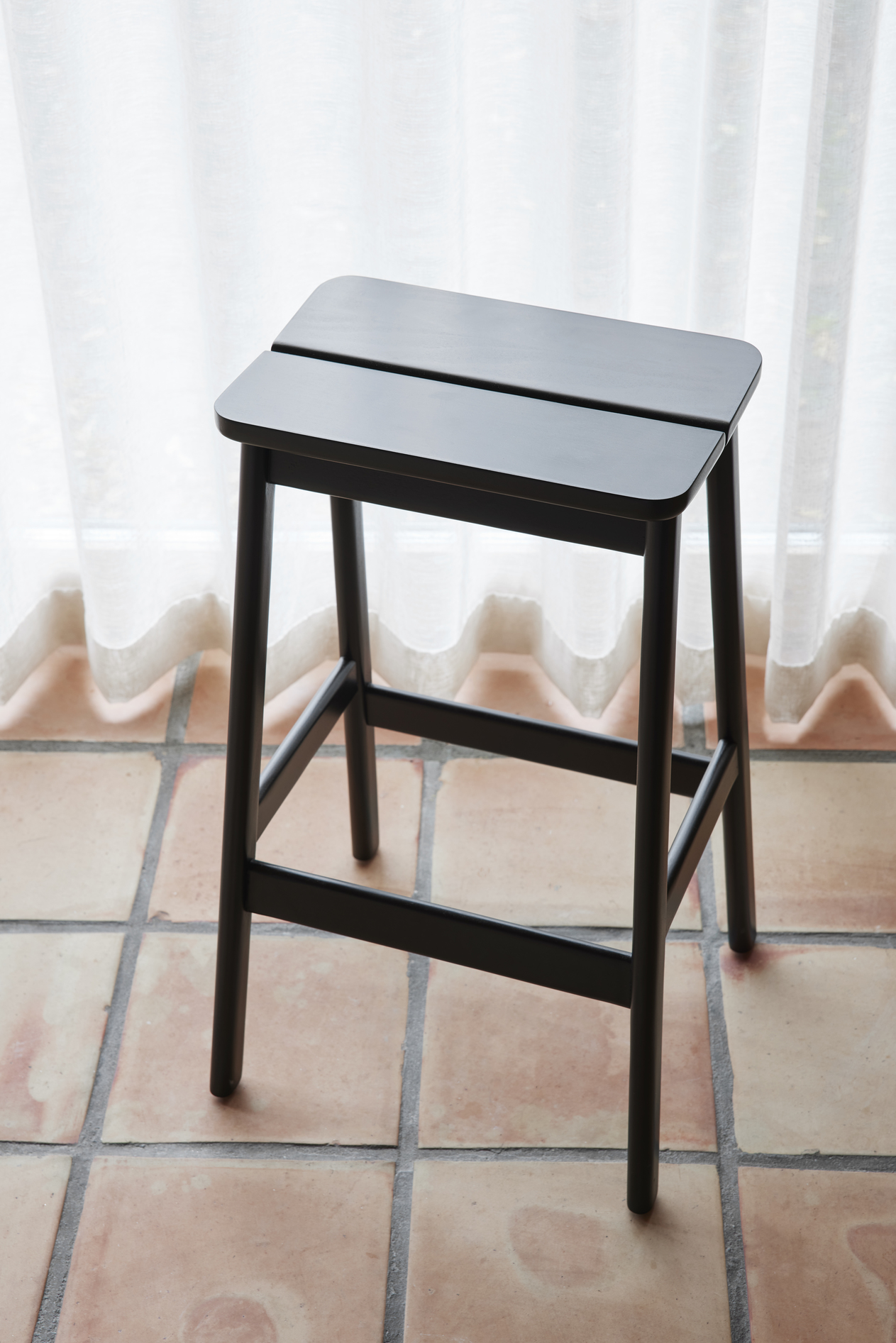 Angle Standard Bar Stool 75, Black