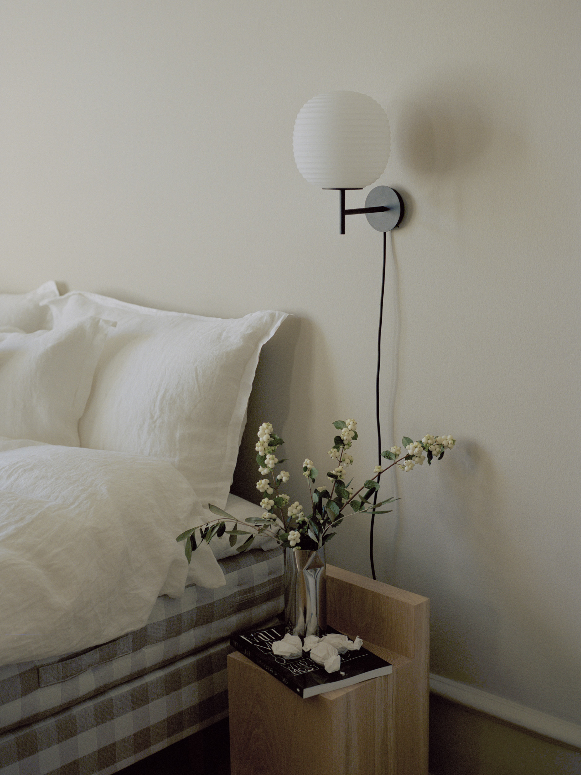 New Works Wandleuchte Lantern Globe